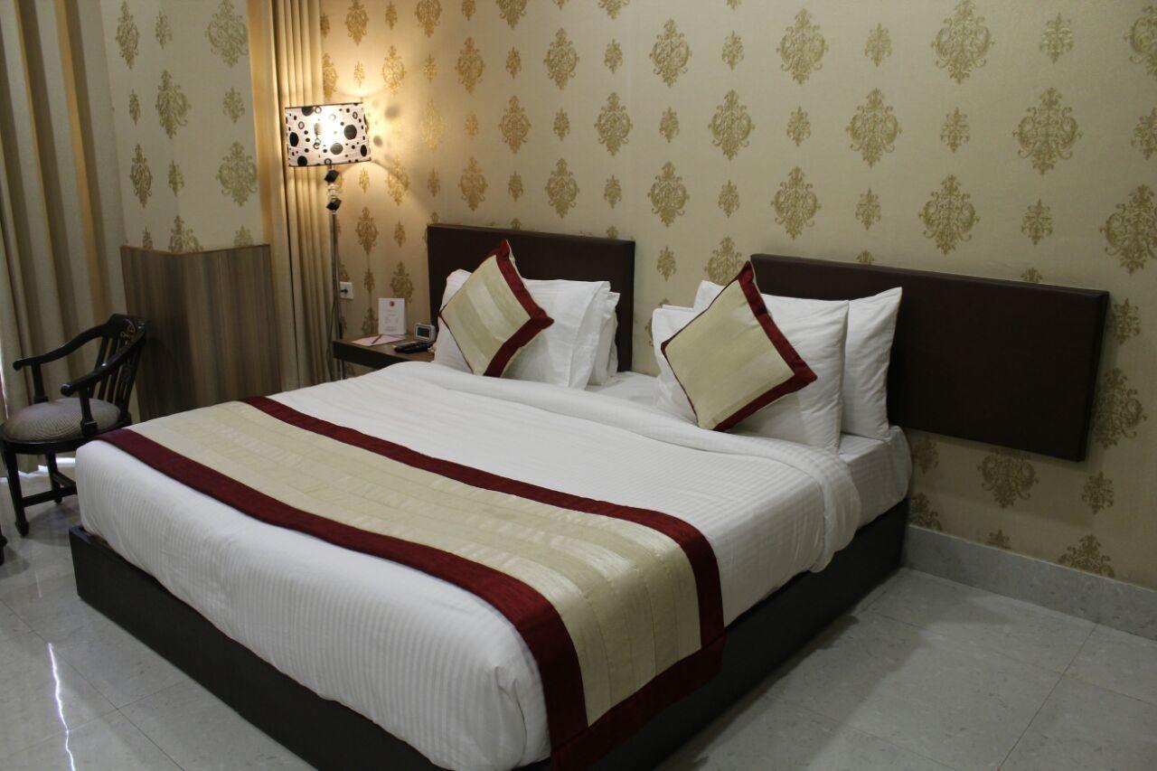 Imperial Clarks Inn Dehradun Exteriör bild