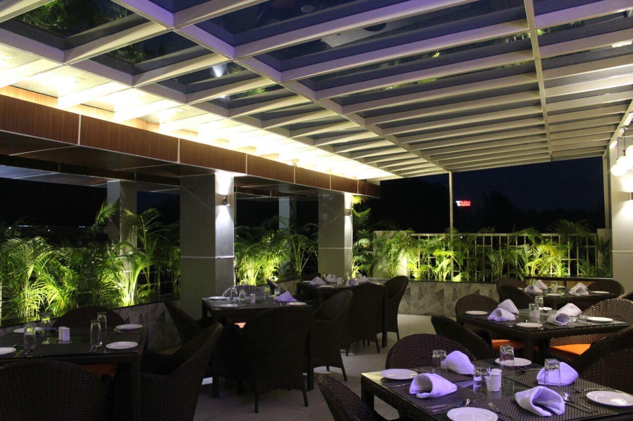 Imperial Clarks Inn Dehradun Exteriör bild