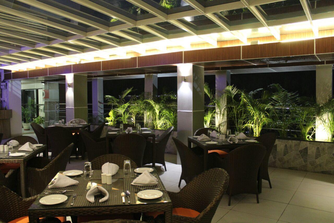 Imperial Clarks Inn Dehradun Exteriör bild