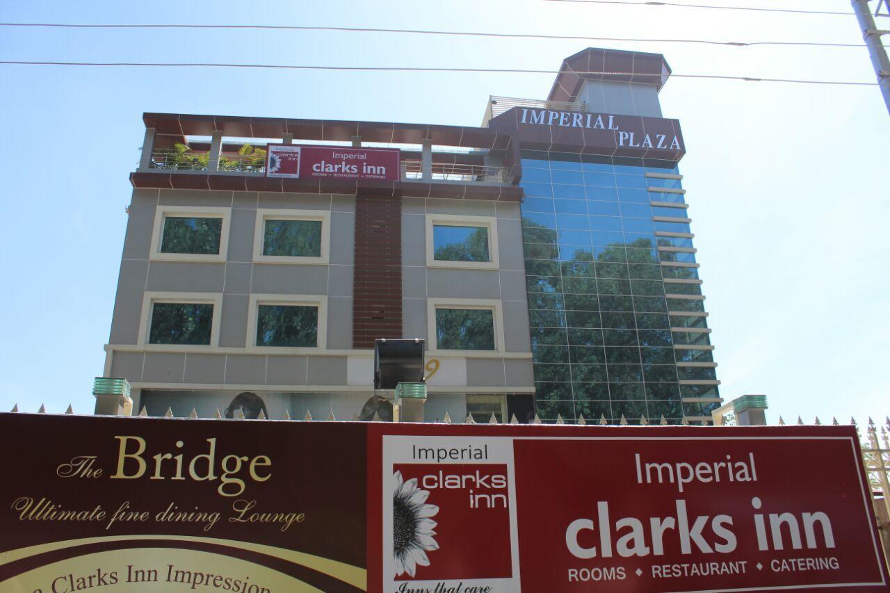 Imperial Clarks Inn Dehradun Exteriör bild