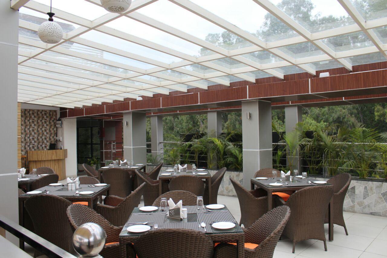 Imperial Clarks Inn Dehradun Exteriör bild