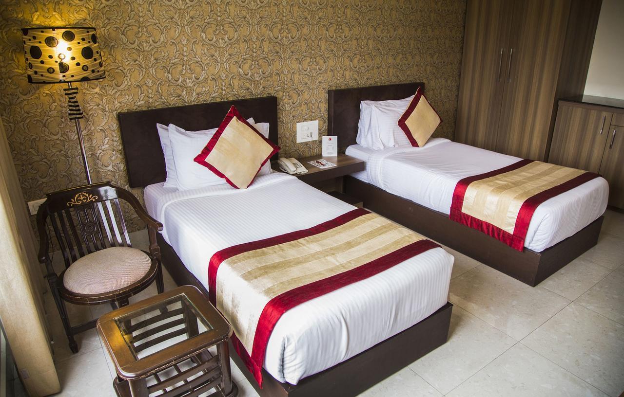 Imperial Clarks Inn Dehradun Exteriör bild