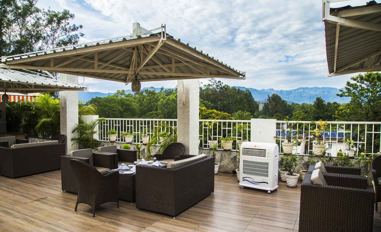 Imperial Clarks Inn Dehradun Exteriör bild